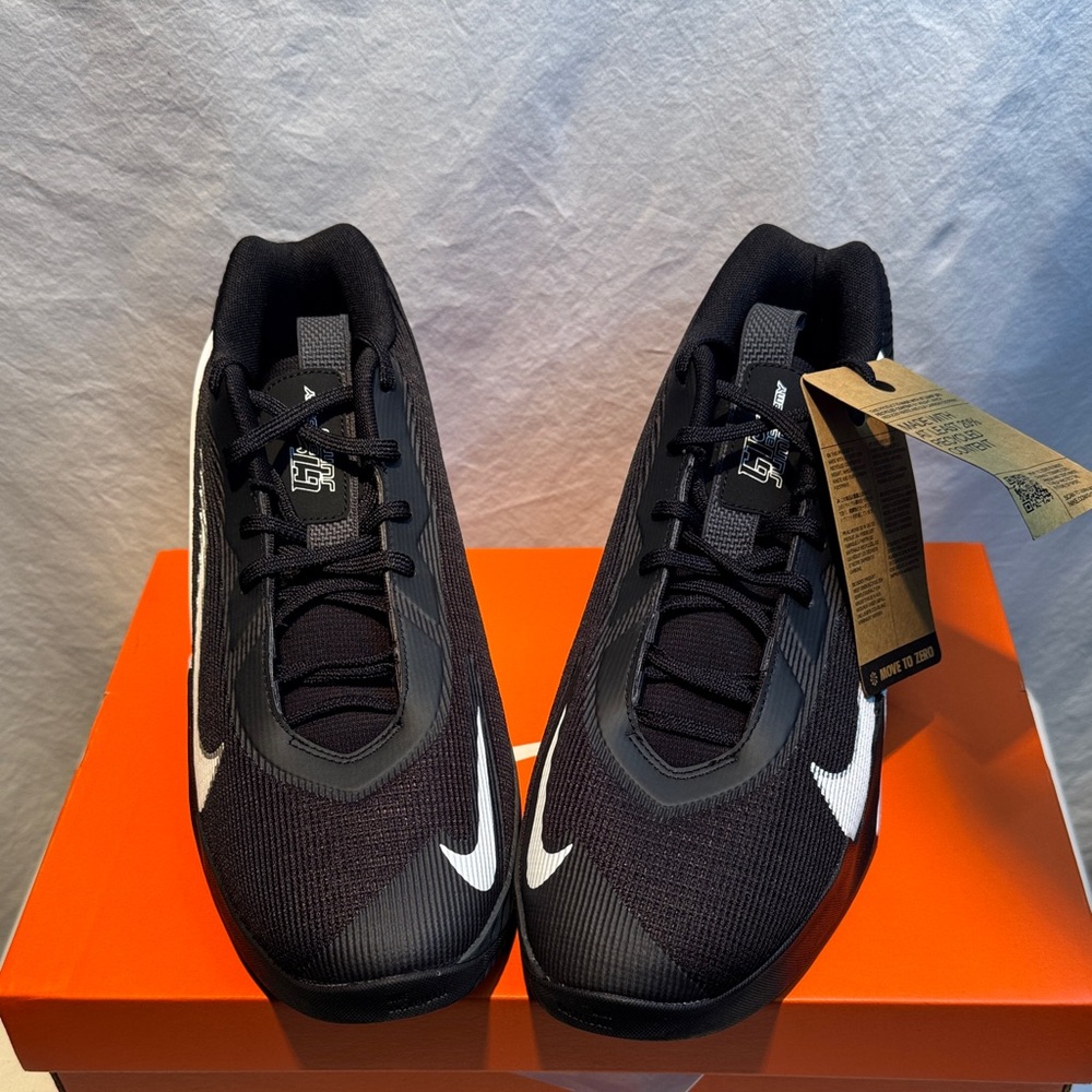 🆕 Nike Black and White Athletic Shoes